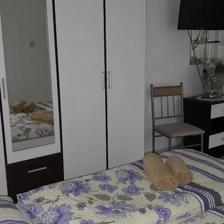 Studio Near Festival Site In Apartment *