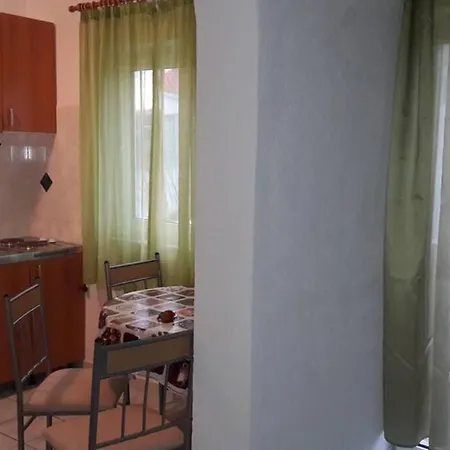 Studio Near Festival Site In Apartment Tisno
